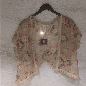 Short sleeve shawl